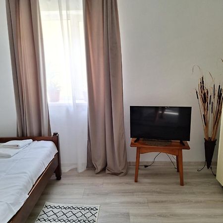 Miha'S Apartament Sulina Exterior photo